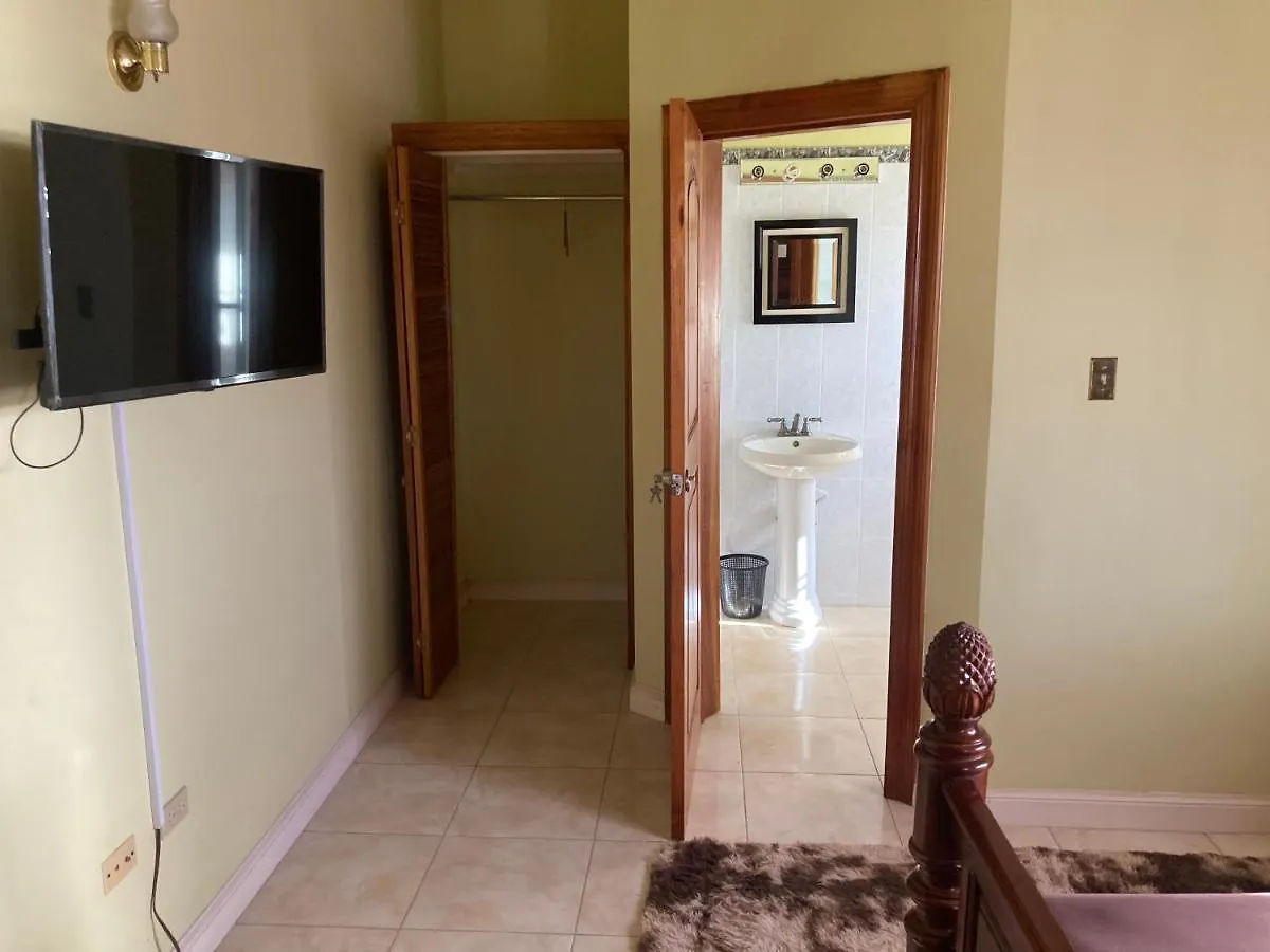 Pearlieron Place Runaway Bay Homestay