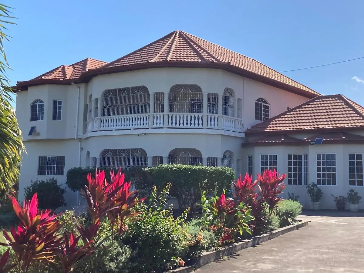 Pearlieron Place Runaway Bay Homestay